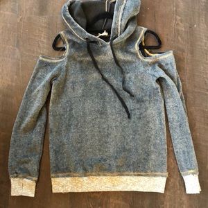 Hem & thread cold shoulder hoodie